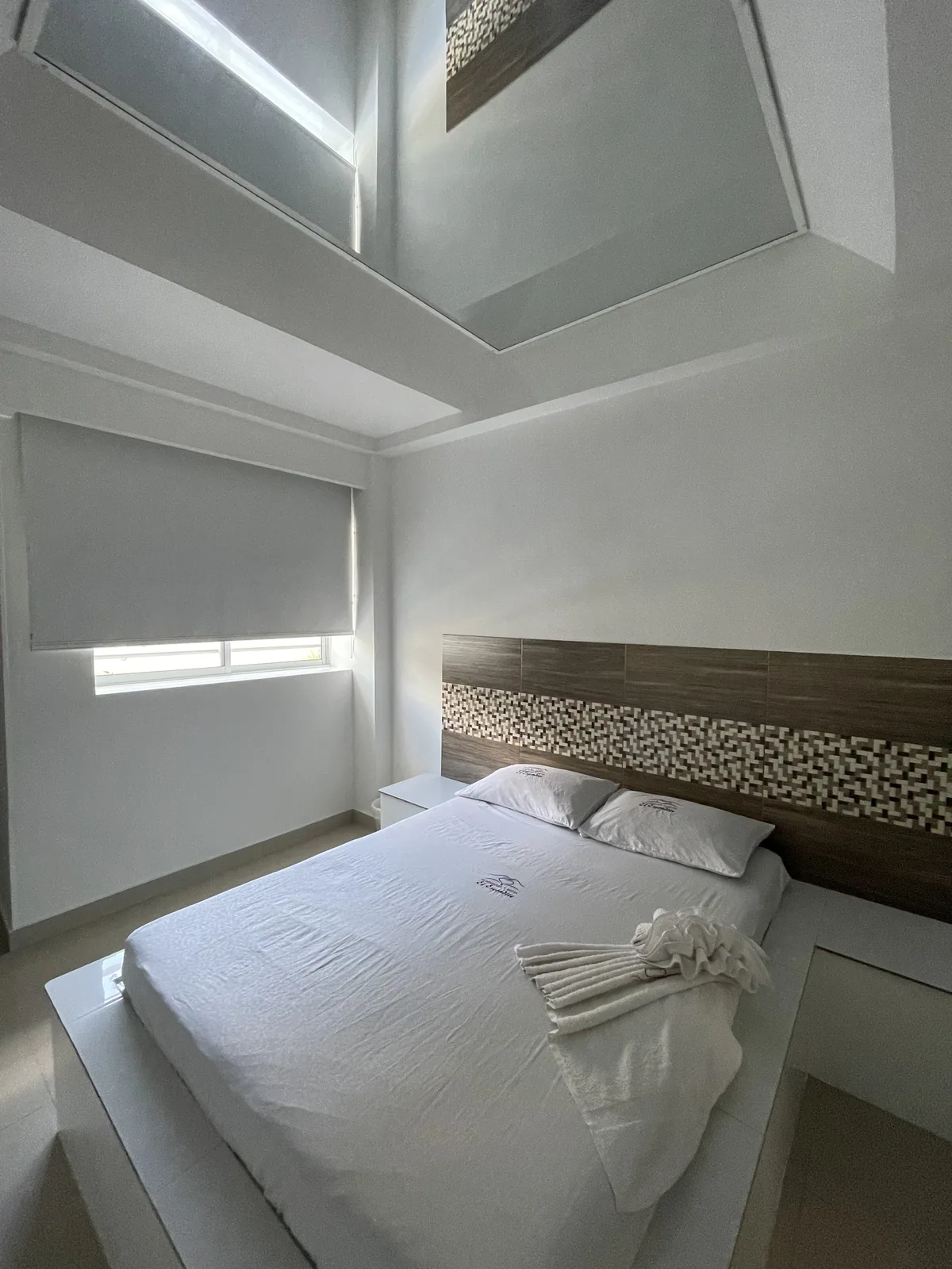 Suite Sencilla · habitación con espejo de techo